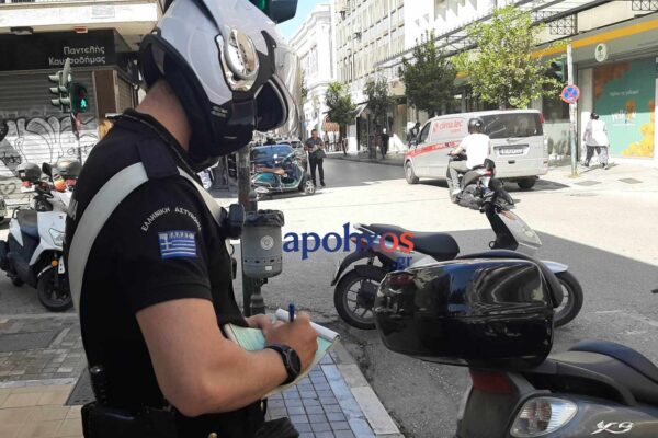 Παρκάρεις όπου θες; Δίπλωμα τέλος! Προσοχή! Ο νέος ΚΟΚ έχει αφαίρεση άδειας οδήγησης και για τα διπλοπαρκαρισμένα